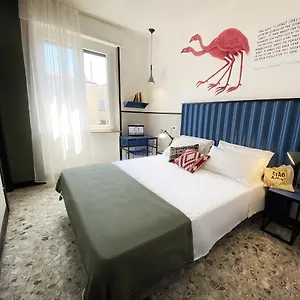  Hostel Yellowsquare